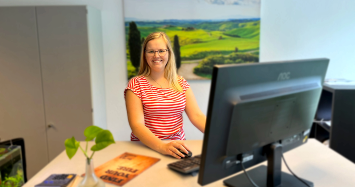 Mitarbeiter im Marketing mit Schwerpunkt E-Commerce